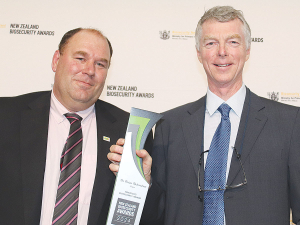 Scion scientist Dr Brian Richardson receives his award from Biosecurity Minister Andrew Hoggard.
