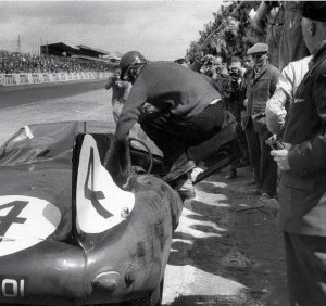 Old Jaguar racetrack excitement