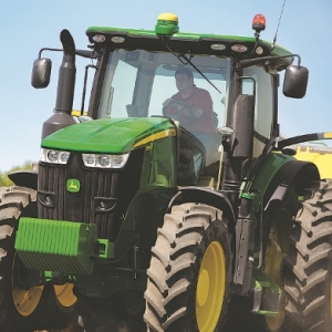 New tractor mixes manoeuvrability and performance