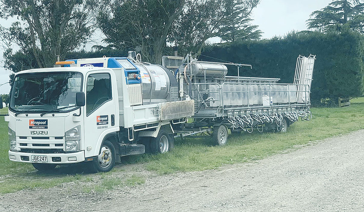 16 bale mobile herringbone milking unit with a 1000 litre vat FBTW