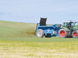 Bunning Lowlander GT4 muck spreaders are perfect for discerning users.