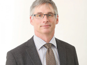 KVH chief executive Stu Hutchings has announced he is resigning.