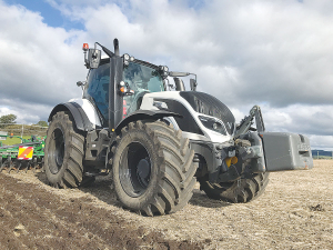 One of Valtra&#039;s tractors has been basking in the searing heat of a Saudi Arabian desert.