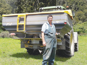West Coast farmer Murray Coates with the Bogballe M2W fert spreader.