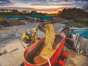 JCB’s new TM 420S telescopic loader combines the power and articulated steering of wheeled loaders with the manoeuvrability and telescopic reach of a telehandler.