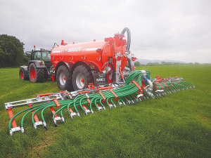 Abbey Machinery&#039;s 10.7 metre wide applicators are available in Trailing Shoe or DM Band Spreader formats.