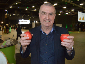 NZ Apples and Pears chief executive Alan Pollard says there could be another 100,000 tonnes of fruit to harvest this year and the industry will need an extra 2,500 workers.