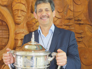 Kingi Smiler with the Ahuwhenua Trophy.