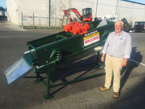 Gavin Briggs, Rainer Irrigation, with the award-winning Vibra Screen.