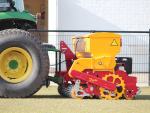 Vredo’ Stitch Compact is a seeder that incorporates two pendulum-suspended stitch rollers.