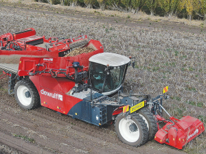 Despite measuring nearly 13 metres in length and tipping the scales at around 16.5 tonnes, the latest Dewulf harvester is said to be very manageable and easily manoeuvred.