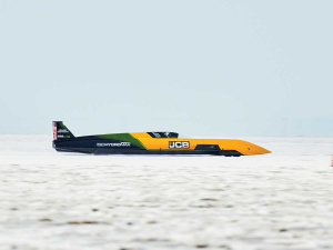 JCB’s record-setting, hydrogenpowered Hydromax.