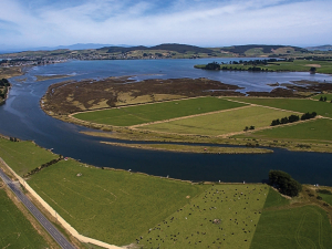 The Parliamentary Commissioner for the Environment suggests an integrated approach to environmental management - catchments rather than individual properties.