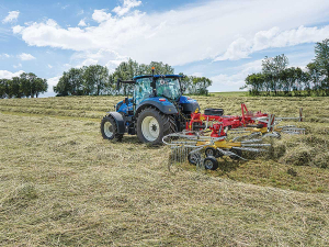 A pivoting headstock allows the rake to follow the tractor accurately when cornering and delivering a central swath.