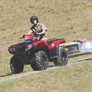 Heavy-duty trailer hitch gives extra towing capacity.