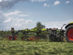 New CLAAS Swath Turner Fixes Twin-Rotor's Blind Spot