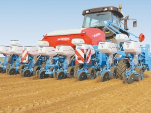 Monosem make precision planting equipment.