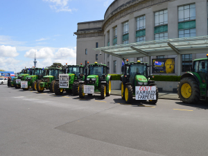 About 500 protestors turned up in their tractors and utes at Auckland’s Domain as part of the Groundswell protest.
