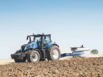 This year New Holland will extend the T8 range with a new 400 hp full-powershift model.