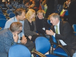 Deputy PM Bill English makes a point to farmers at the DairyNZ Farmers Forum.