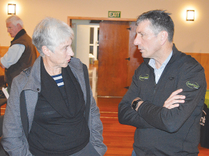 South Auckland farmer Wendy Clark (left) makes a point to Beef + Lamb NZ chief executive Sam McIvor at the roadshow last week.