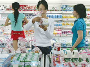 Chinese consumers are buying more dairy products despite an economic slowdown in the country.
