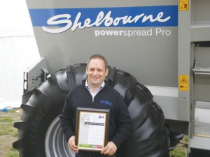 David Williams, general manager Toplink Machinery with the SIAFD award for imported machinery.