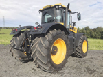 JCB Fastrac 8330.