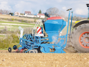 The Lemken Solitair 9+ Duo seed drill offers the option of simultaneously spreading seeds. fertiliser and catch crops.