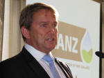 DCANZ chair Malcolm Bailey welcomes the intent of the UK to join the CPTPP, but wants the New Zealand Government to send a strong message to the UK about how it must honour its commitment to global trade.