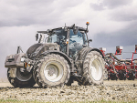 Valtra’s SmartTurn software allows all field operations to be carried out without the driver touching the steering wheel.
