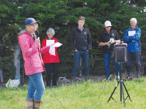 South Canterbury farmer and Irrigation NZ chair Nicky Hyslop discusses the benefits of irrigation to Grasslands Conference-goers at a field day on her South Canterbury property.