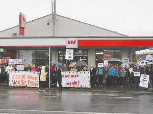 Bank closures 'hurting local communities'