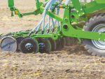 The Cirrus 6003-2 (pictured) and 6003-2C seed drills are now available with TwinTeC+ double disc coulters.