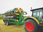 Award-winning round bale chaser with a capacity of 16 bales.