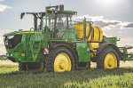 John Deere’s new self-propelled R4140i sprayer has a 4000 litre capacity.