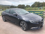 The Holden Calais-V sports an impressive V6 AWD drive-train and higher-than-average specifications.