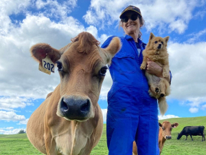 Mokai dairy farmer Annabel Donovan is dedicated to giving back to her local community by donating 2,400 servings of dairy, from the paddock to the table of those who need it most. 