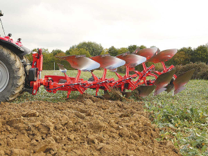 The Vari Master plough’s system automates furrow entry and exit in order to achieve a straight entry and exit – regardless of working conditions and shape of the plot.
