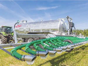 The Maxx Line Standard range featuring 8,600 or 10,600 litre capacities comes with or without integral loading arms.