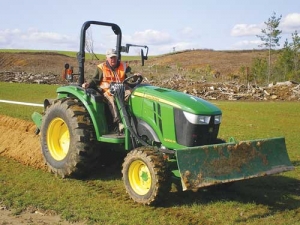 The JD 4066M tractor is doing all the work.