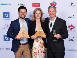 Jascha Oldham Selak and Sanne Witteveen with MC Jesse Mulligan