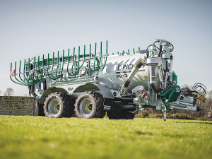 Pichon has introduced new twinaxle ‘Slurry Vacuum’ SV slurry tankers.