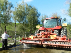 When cleaning, there should be no remaining visible soil or plant matter. Photo: Environment Canterbury.