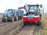 Tony Howey’s final carrot harvest is lifted for juicing for the Japanese market. Howey has sold his arable and vegetable cropping business to concentrate on his organic blackcurrant brand ViBERi. Rural News Group