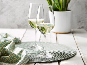 Vinarchy combines Vin (the French word for wine), with Archy (from the Ancient Greek word for leadership).