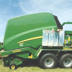 Variable bale-wrapper had Kiwi input