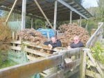 Rural News’ Peter Burke (right) and WorkSafe NZ’s Nick Barclay.