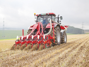 The KultiStrip is a one-pass cultivator-fertiliser machine that encompasses a strip-till system to help reduce cultivation costs, aid plant establishment and ensure yields.