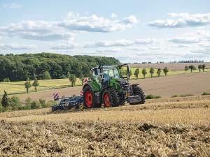 Fendt VarioDrive combines maximum tractive force, simultaneous ground protection, minimum wear and improved manoeuvrability.
